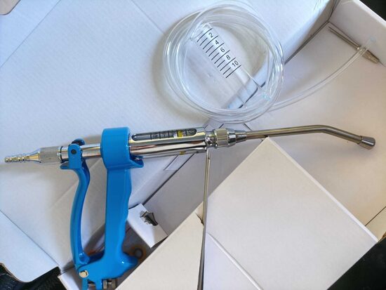 Metāla 10ml automātiskās dozēšanas šļirce ar uzgali